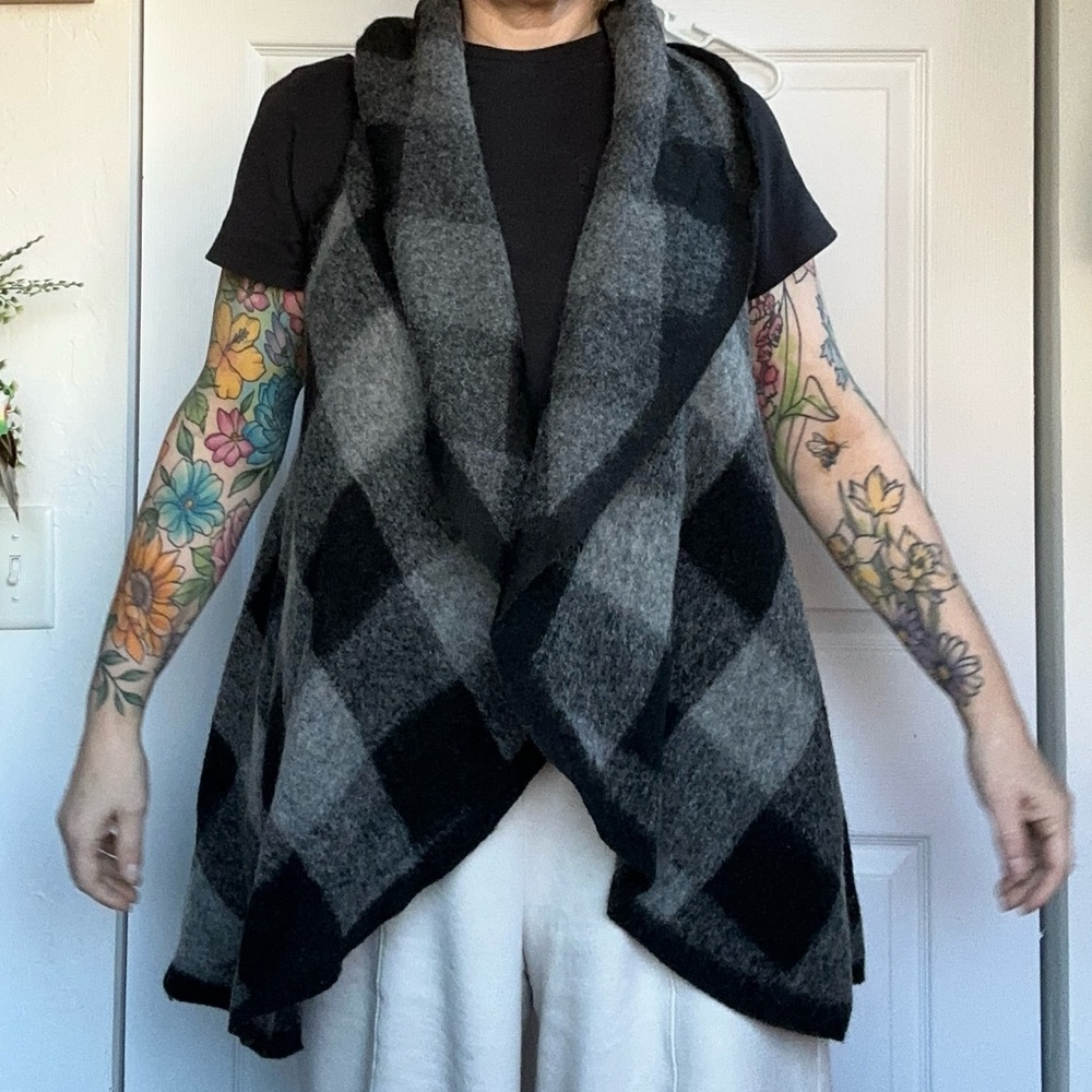 Amita Made in Italy Grey Black Check Wool Blend Wrap One Size NWOT